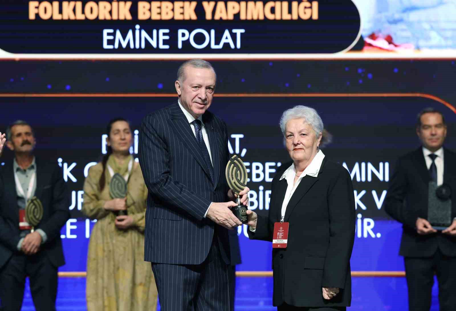 cumhurbaskani erdogan son 23 yilda yurt disina kacirilan 13 bin 448 eserin ulkemize iadesini Iag1UGHL