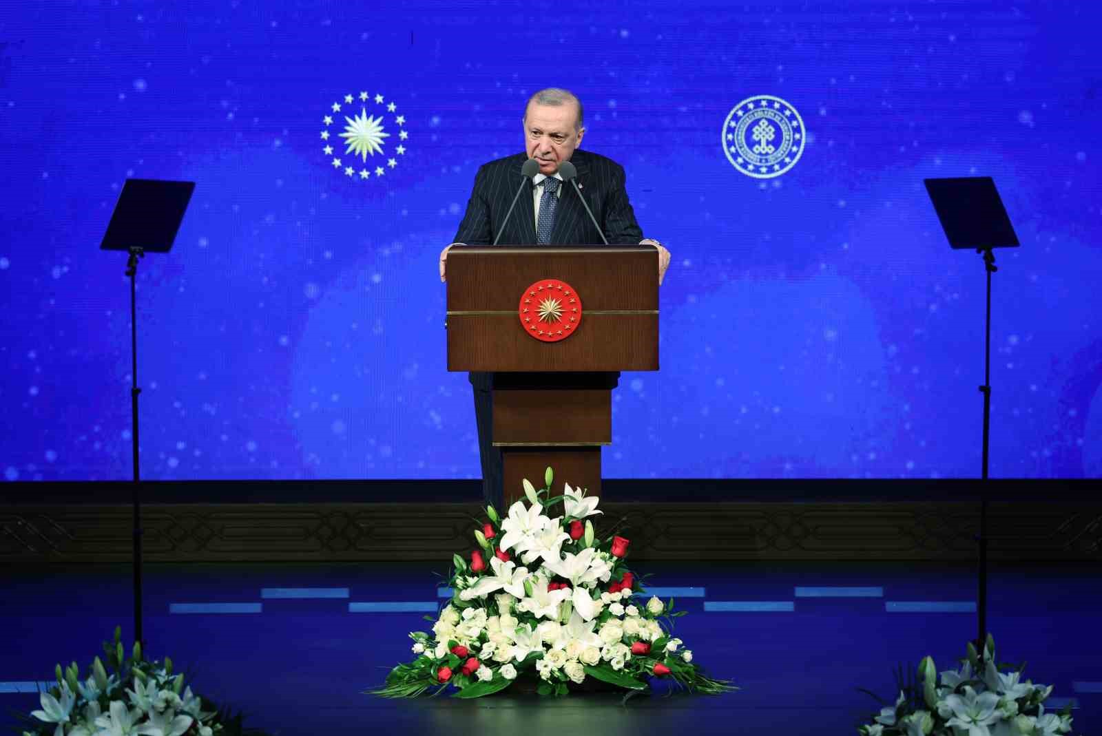 cumhurbaskani erdogan son 23 yilda yurt disina kacirilan 13 bin 448 eserin ulkemize iadesini Jm1PXJAm