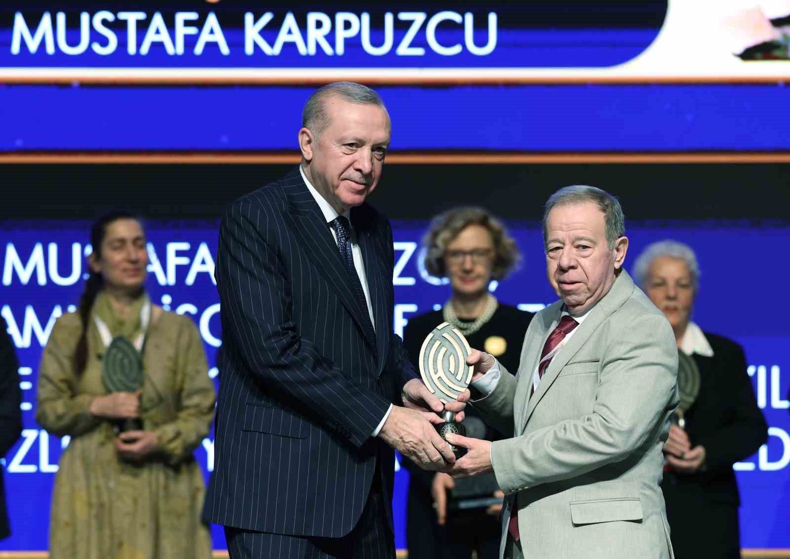 cumhurbaskani erdogan son 23 yilda yurt disina kacirilan 13 bin 448 eserin ulkemize iadesini McT77TIj
