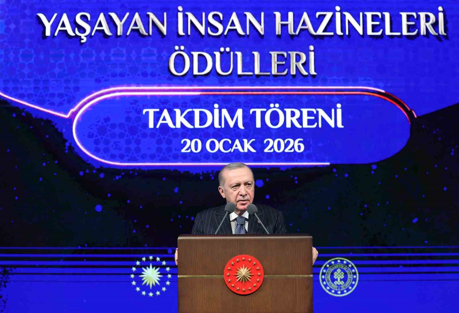 cumhurbaskani erdogan son 23 yilda yurt disina kacirilan 13 bin 448 eserin ulkemize iadesini TsHWa7uW