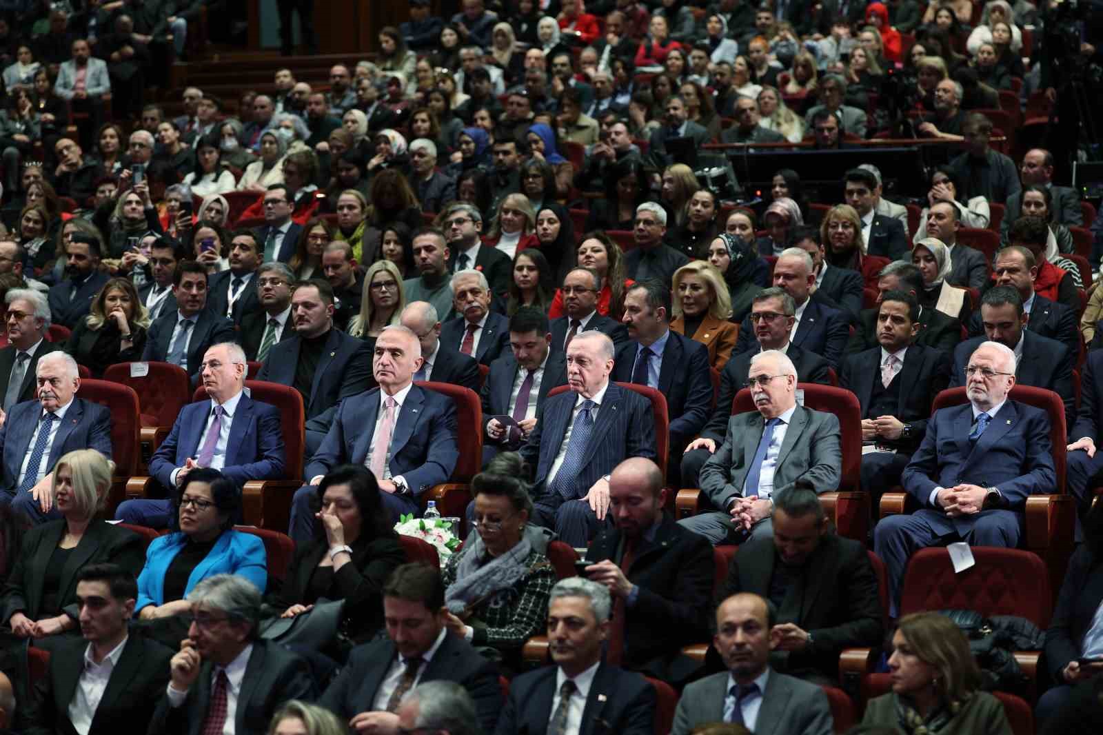 cumhurbaskani erdogan son 23 yilda yurt disina kacirilan 13 bin 448 eserin ulkemize iadesini ZZBvBvLf