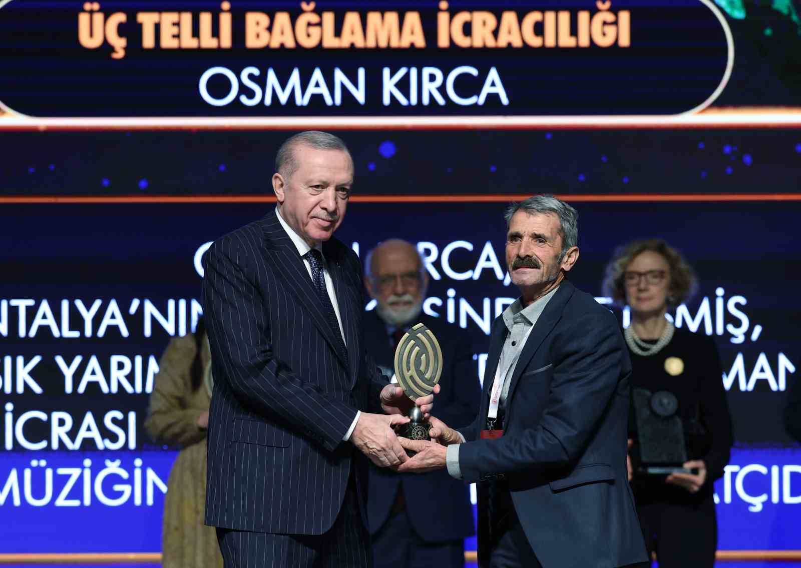 cumhurbaskani erdogan son 23 yilda yurt disina kacirilan 13 bin 448 eserin ulkemize iadesini pzgjcMQR
