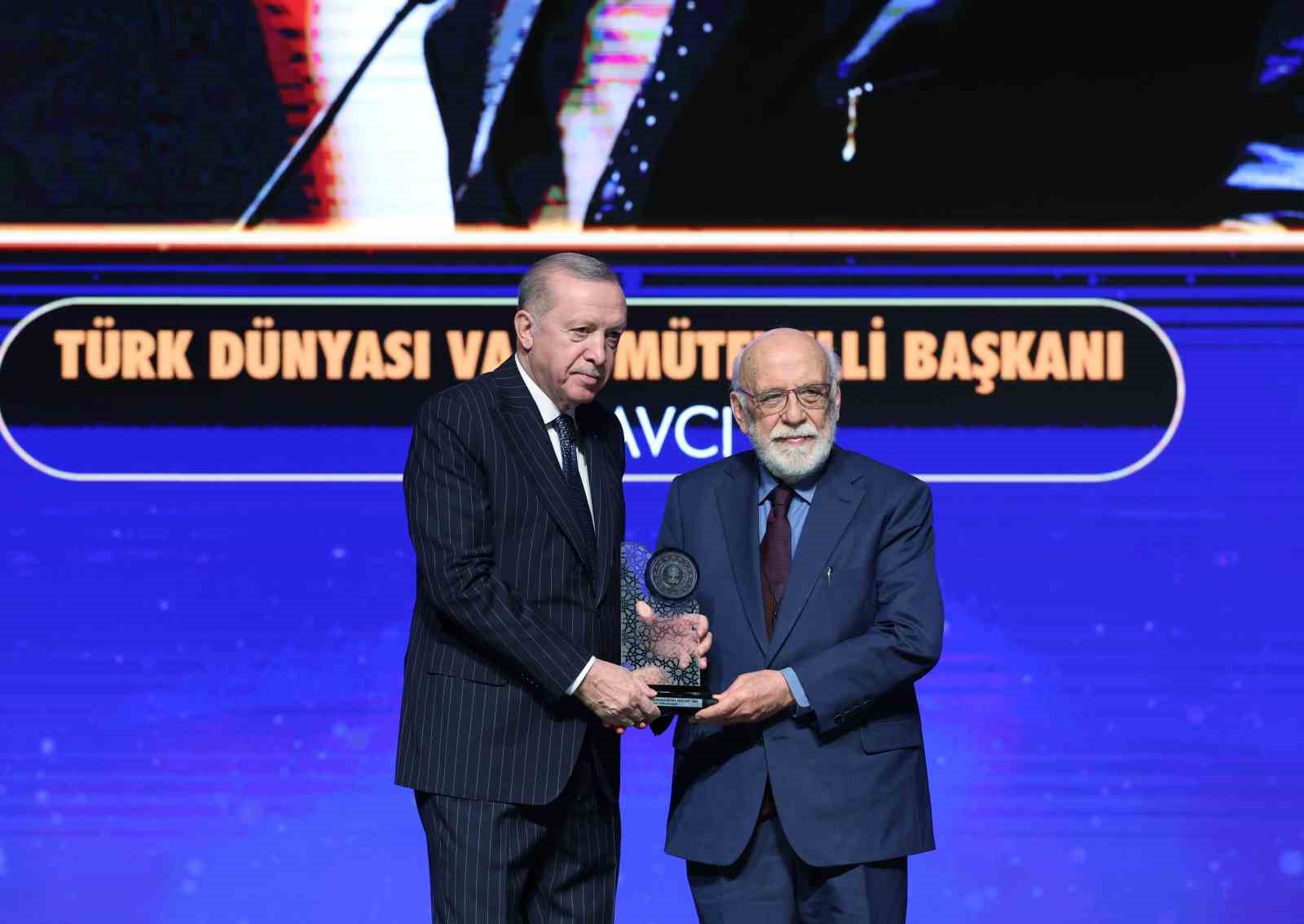 cumhurbaskani erdogan son 23 yilda yurt disina kacirilan 13 bin 448 eserin ulkemize iadesini slung1ag