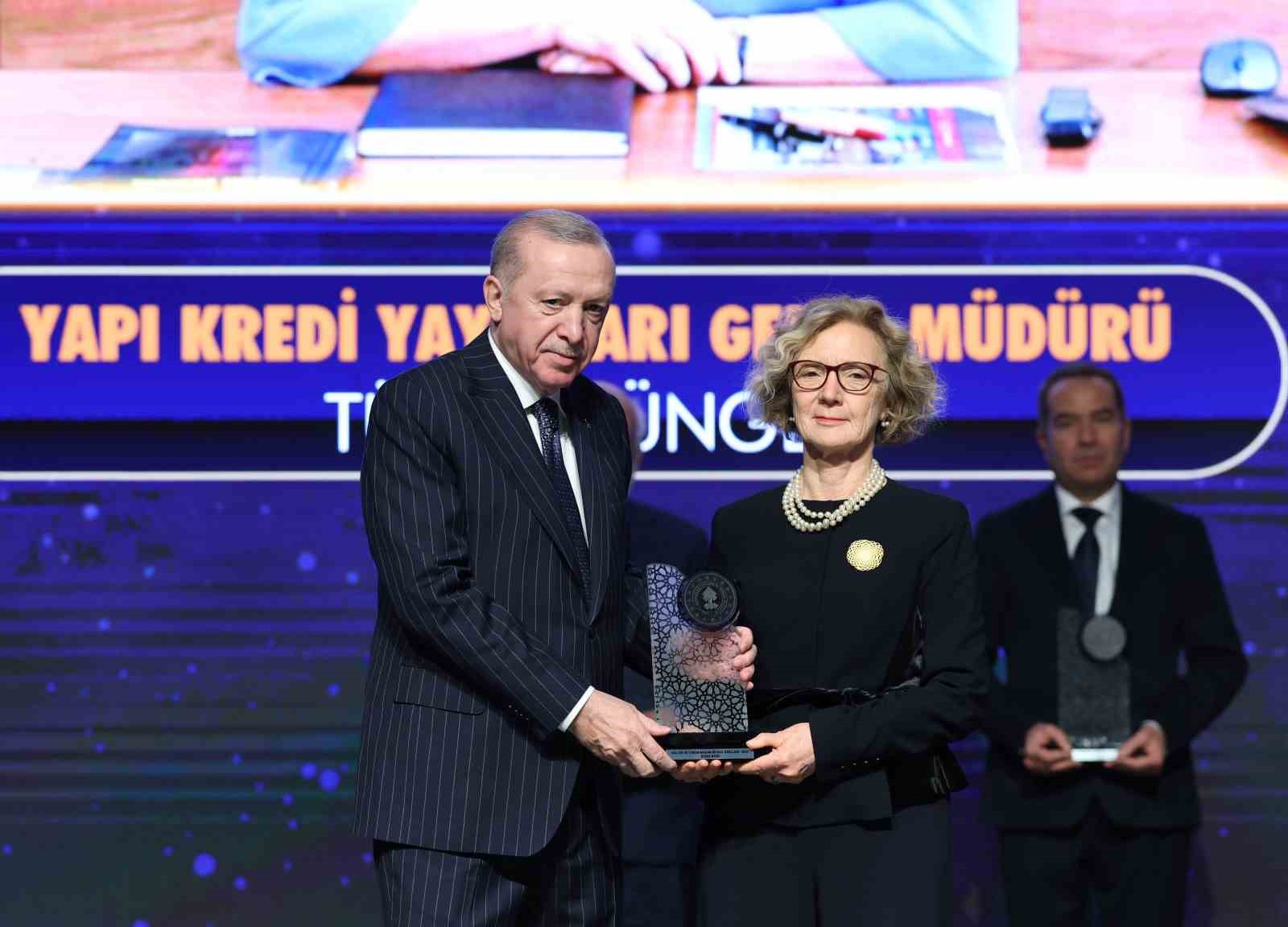 cumhurbaskani erdogan son 23 yilda yurt disina kacirilan 13 bin 448 eserin ulkemize iadesini tPJahuE3