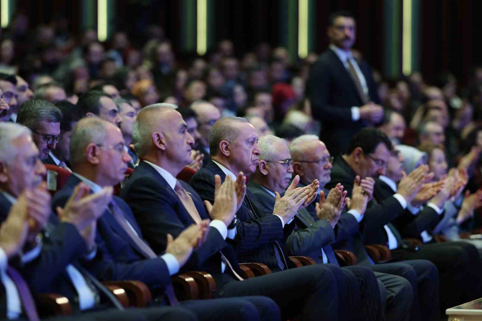 cumhurbaskani erdogan son 23 yilda yurt disina kacirilan 13 bin 448 eserin ulkemize iadesini