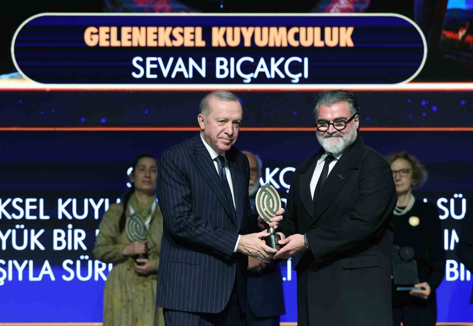 cumhurbaskani erdogan son 23 yilda yurt disina kacirilan 13 bin 448 eserin ulkemize iadesini