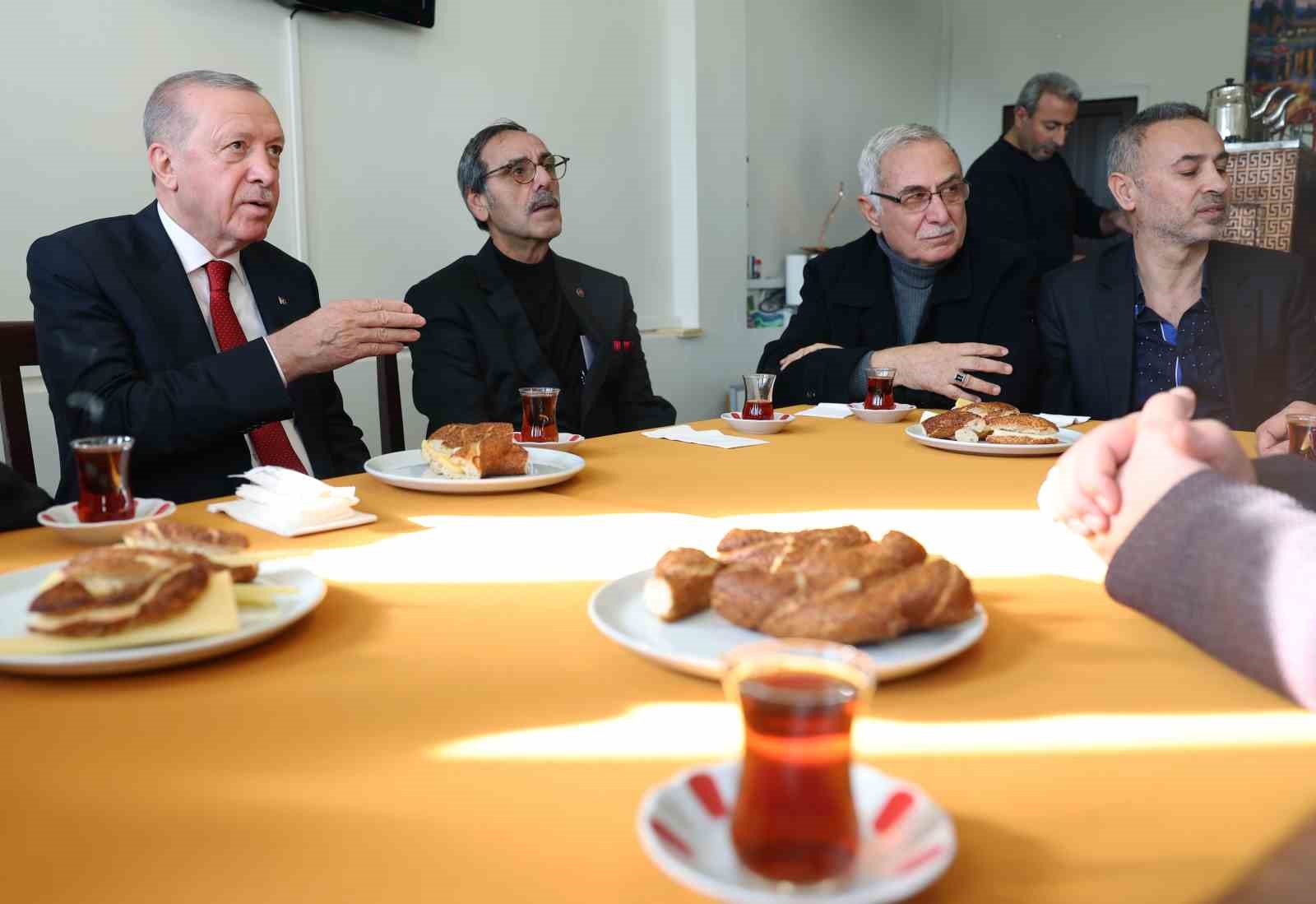 cumhurbaskani erdogan spor kulubunu ziyaret etti 1 YlqnAcCX