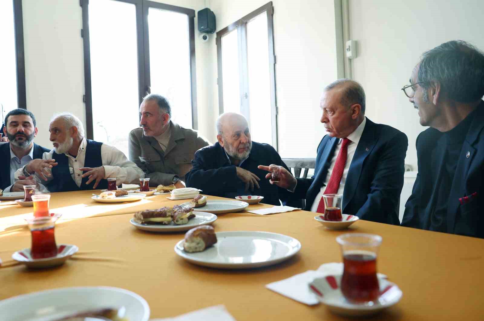 cumhurbaskani erdogan spor kulubunu ziyaret etti 7 Nsl4HJAW