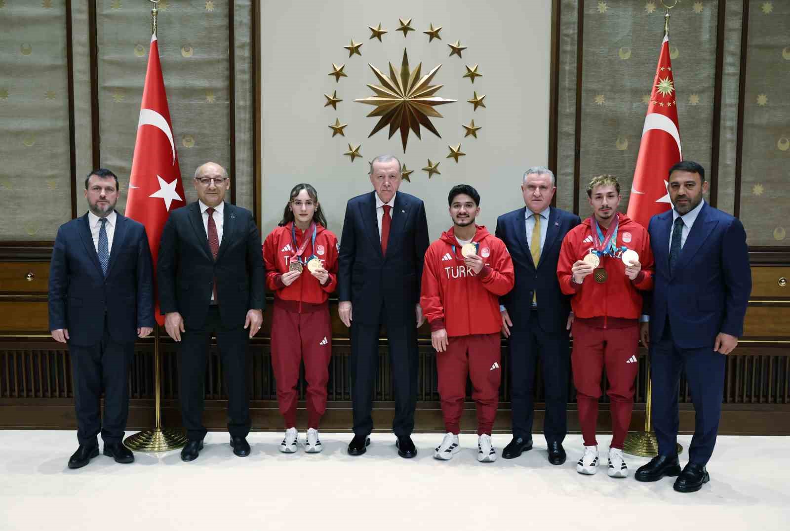 Cumhurbaşkanı Erdoğan: "Sporda da Türkiye Yüzyılı hedeflerimize ulaşmak için büyük bir çaba harcıyoruz" 16 cumhurbaskani erdogan sporda da turkiye yuzyili hedeflerimize ulasmak icin buyuk bir caba harciyoruz 12 t8XMGj6F