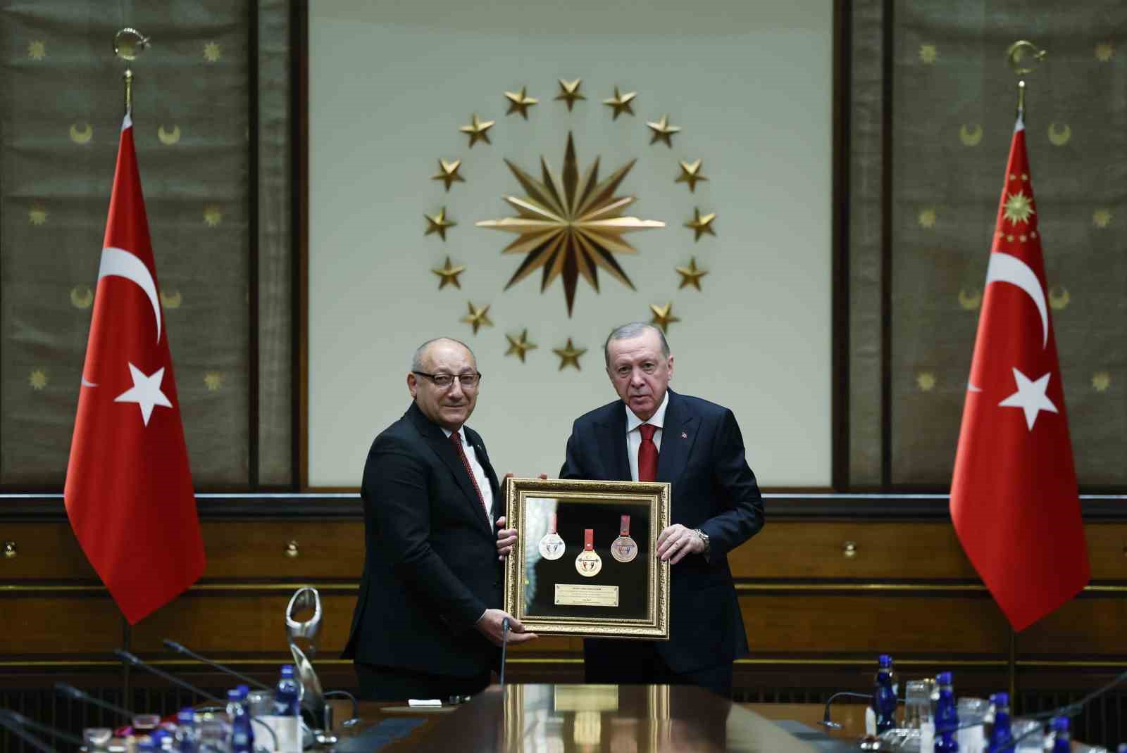 Cumhurbaşkanı Erdoğan: "Sporda da Türkiye Yüzyılı hedeflerimize ulaşmak için büyük bir çaba harcıyoruz" 20 cumhurbaskani erdogan sporda da turkiye yuzyili hedeflerimize ulasmak icin buyuk bir caba harciyoruz 16