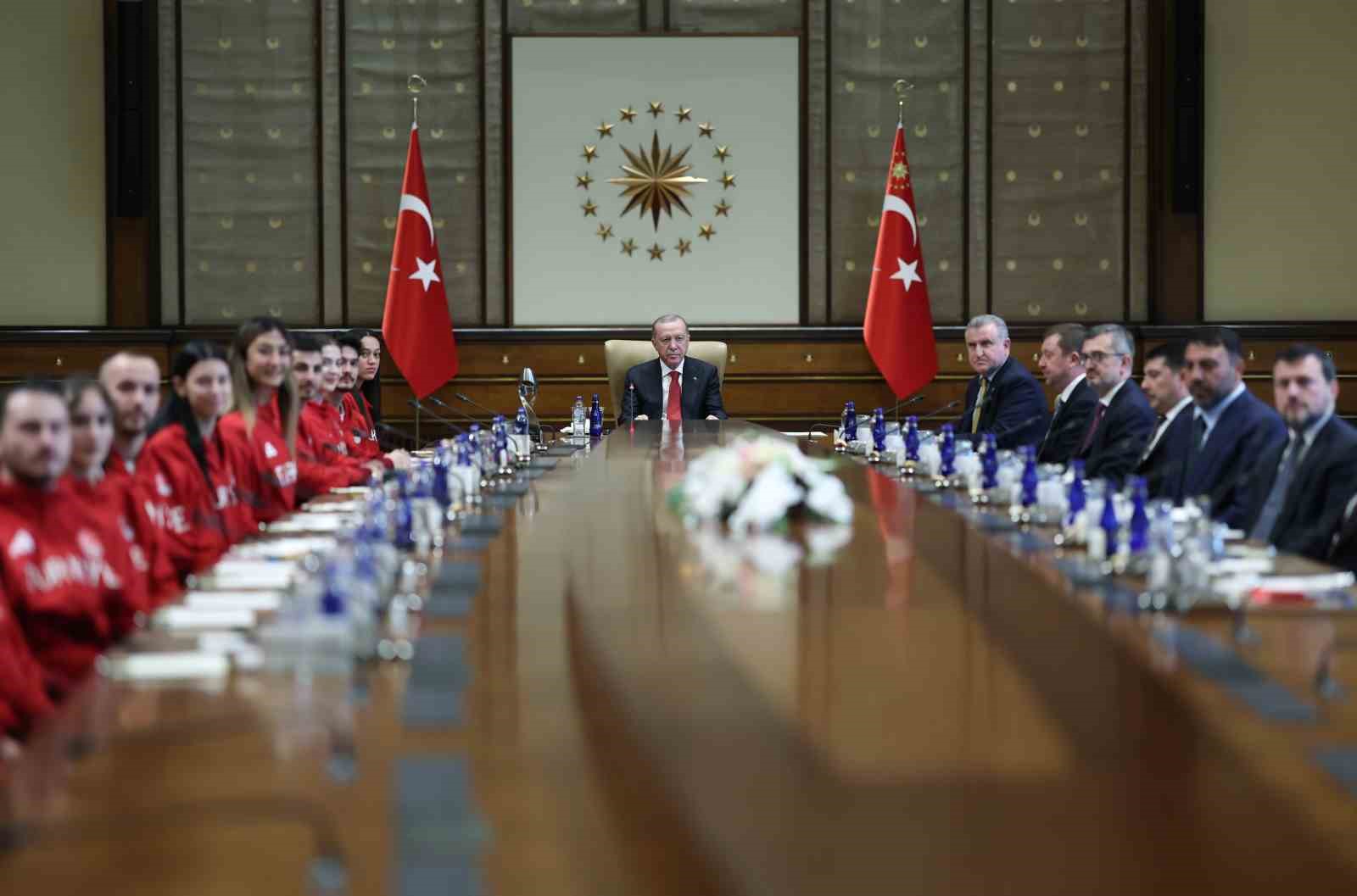 Cumhurbaşkanı Erdoğan: "Sporda da Türkiye Yüzyılı hedeflerimize ulaşmak için büyük bir çaba harcıyoruz" 7 cumhurbaskani erdogan sporda da turkiye yuzyili hedeflerimize ulasmak icin buyuk bir caba harciyoruz 3 54rrRMyY
