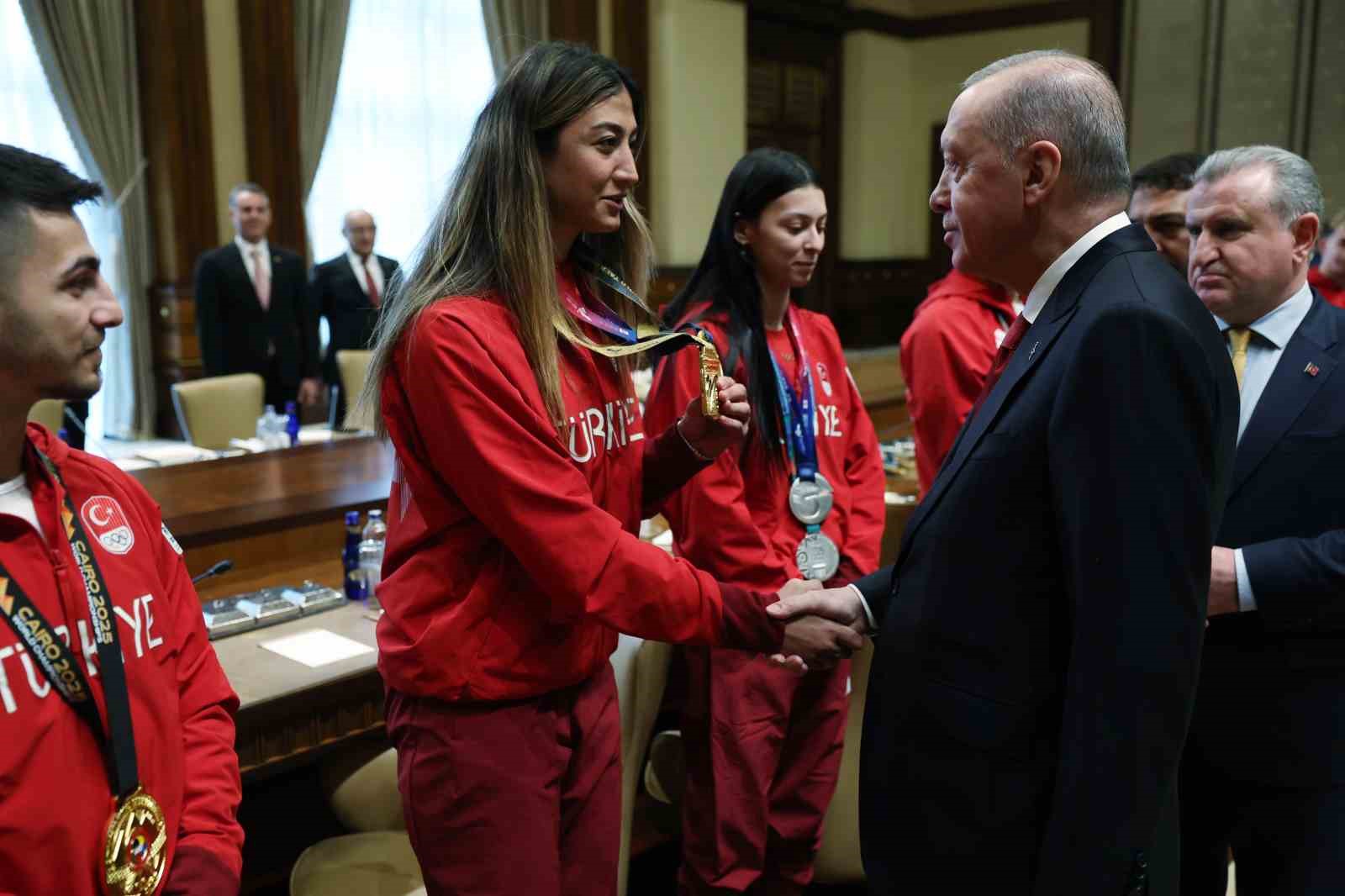 Cumhurbaşkanı Erdoğan: "Sporda da Türkiye Yüzyılı hedeflerimize ulaşmak için büyük bir çaba harcıyoruz" 9 cumhurbaskani erdogan sporda da turkiye yuzyili hedeflerimize ulasmak icin buyuk bir caba harciyoruz 5 cHSiHKbG