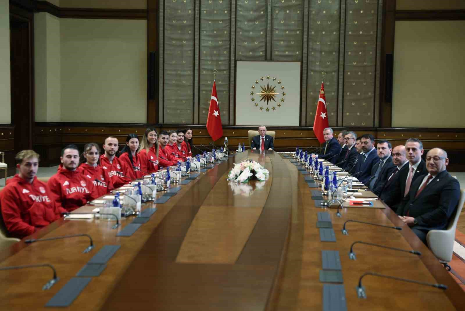 Cumhurbaşkanı Erdoğan: "Sporda da Türkiye Yüzyılı hedeflerimize ulaşmak için büyük bir çaba harcıyoruz" 12 cumhurbaskani erdogan sporda da turkiye yuzyili hedeflerimize ulasmak icin buyuk bir caba harciyoruz 8
