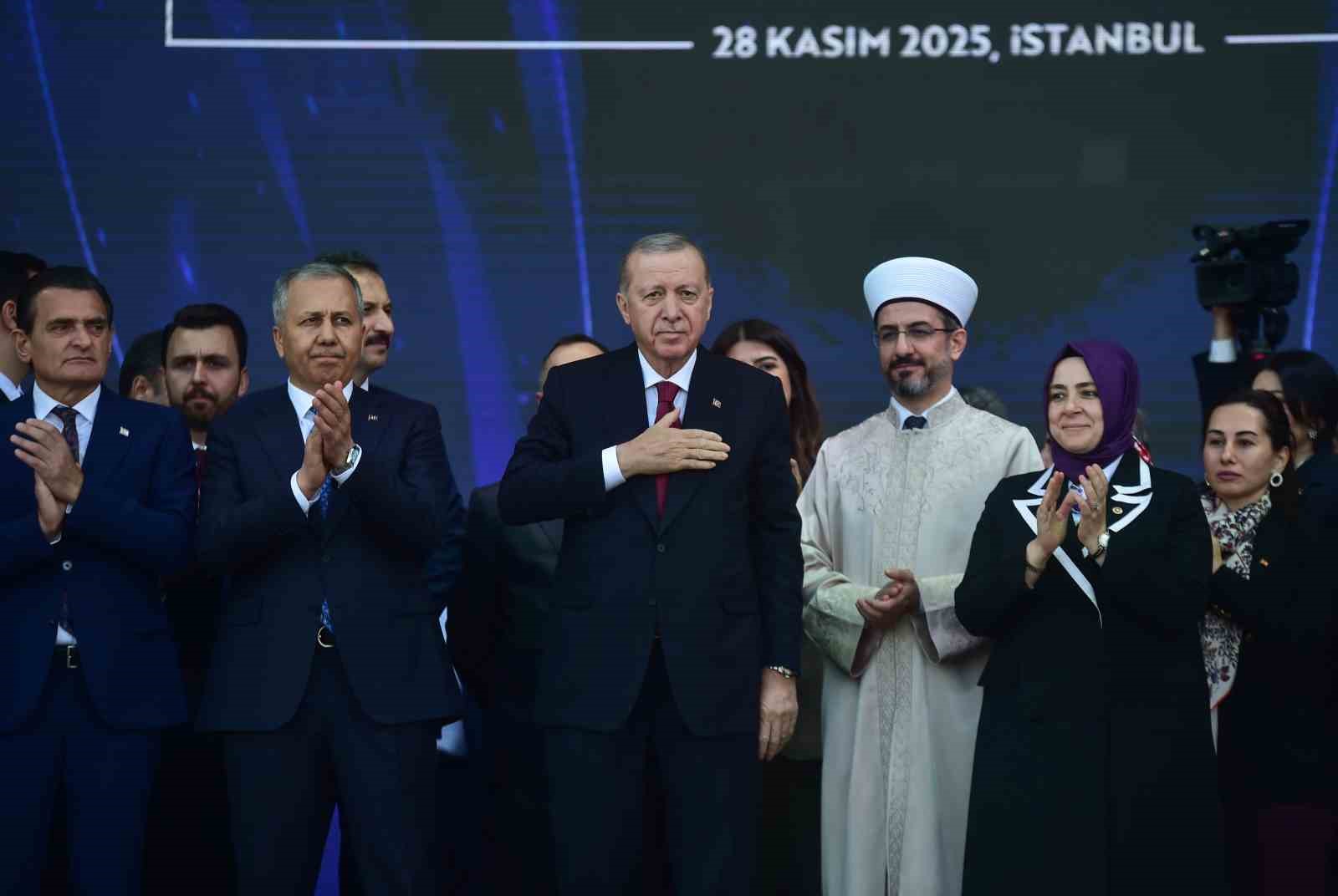 cumhurbaskani erdogan sucu gecim kapisi haline getirmis hicbir alcaga kaptiracak tek bir gencimiz yoktur