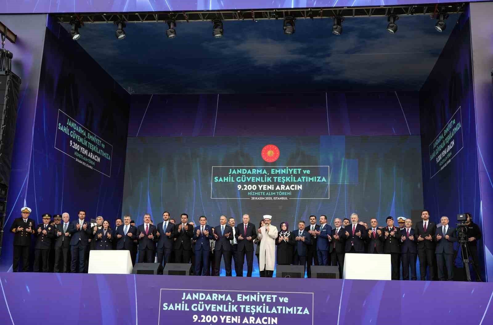 cumhurbaskani erdogan sucu gecim kapisi haline getirmis hicbir alcaga kaptiracak tek bir gencimiz yoktur 9rdQRnhu