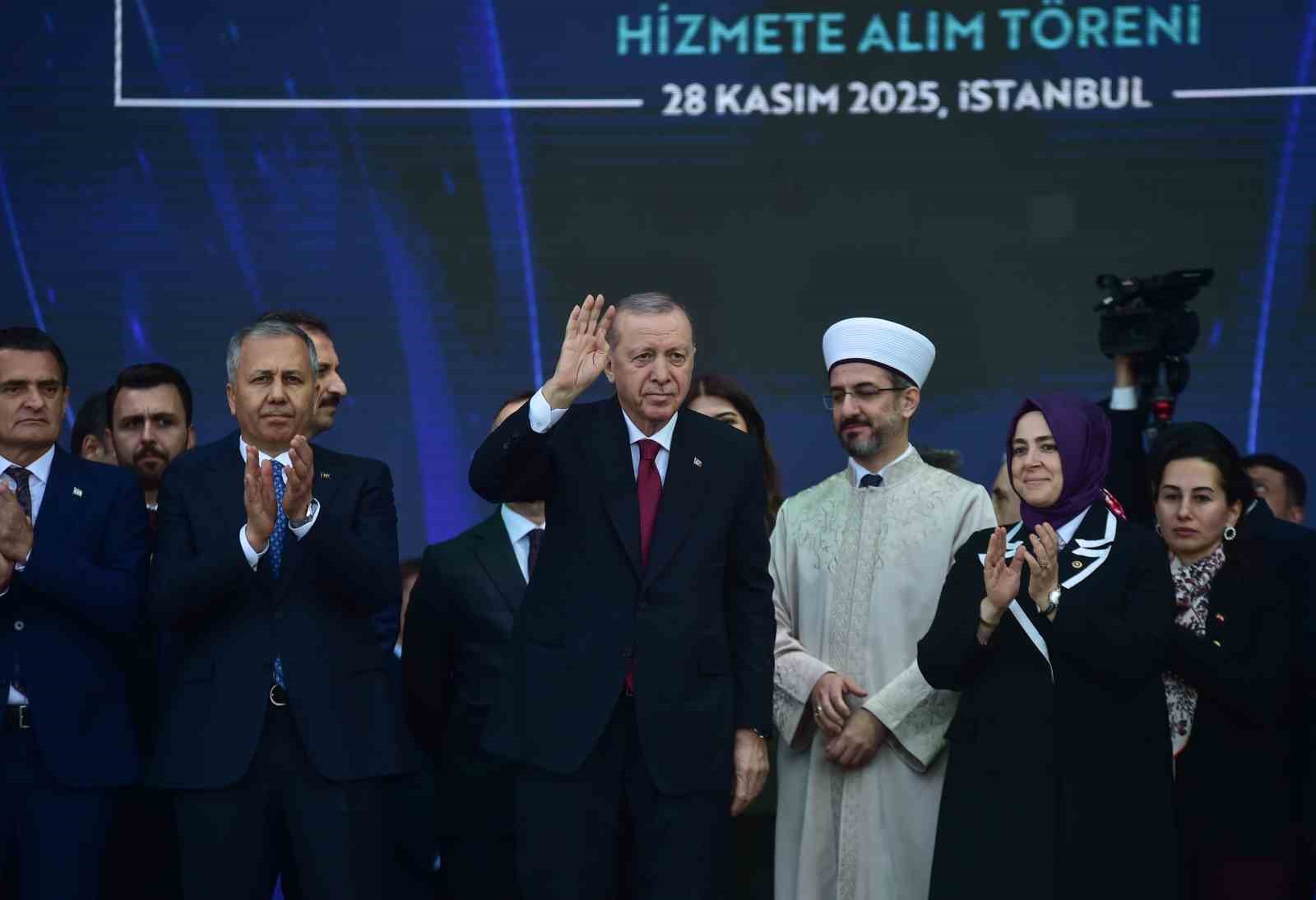 cumhurbaskani erdogan sucu gecim kapisi haline getirmis hicbir alcaga kaptiracak tek bir gencimiz yoktur fyNADG7n