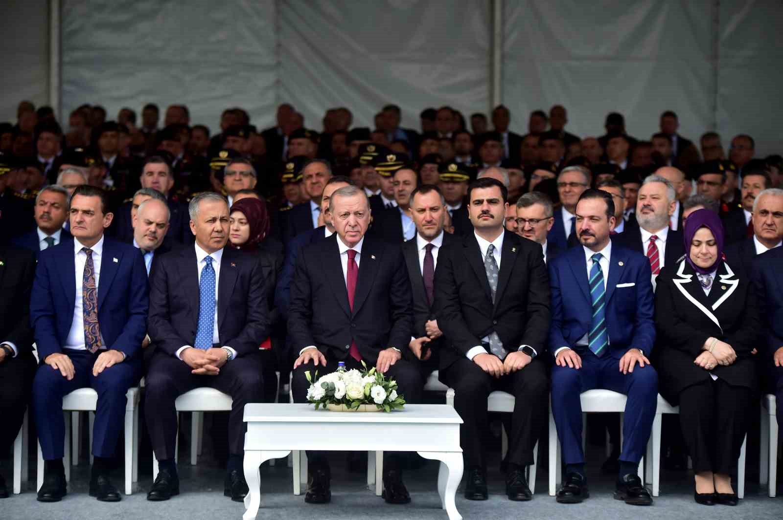 cumhurbaskani erdogan sucu gecim kapisi haline getirmis hicbir alcaga kaptiracak tek bir gencimiz yoktur rEwhcV9L