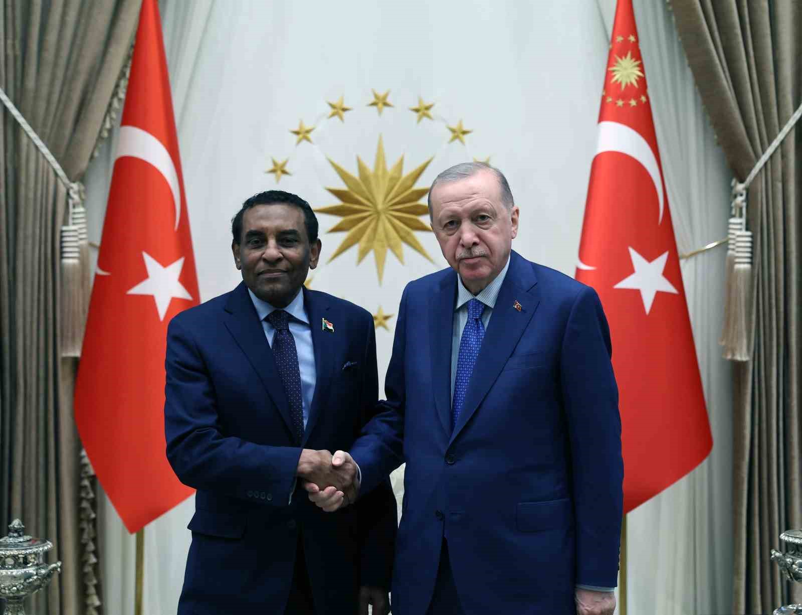 Cumhurbaşkanı Erdoğan, Sudan Başbakanı Kamil İdris’i kabul etti 4 cumhurbaskani erdogan sudan basbakani kamil idrisi kabul etti 0 HsFrhDiY