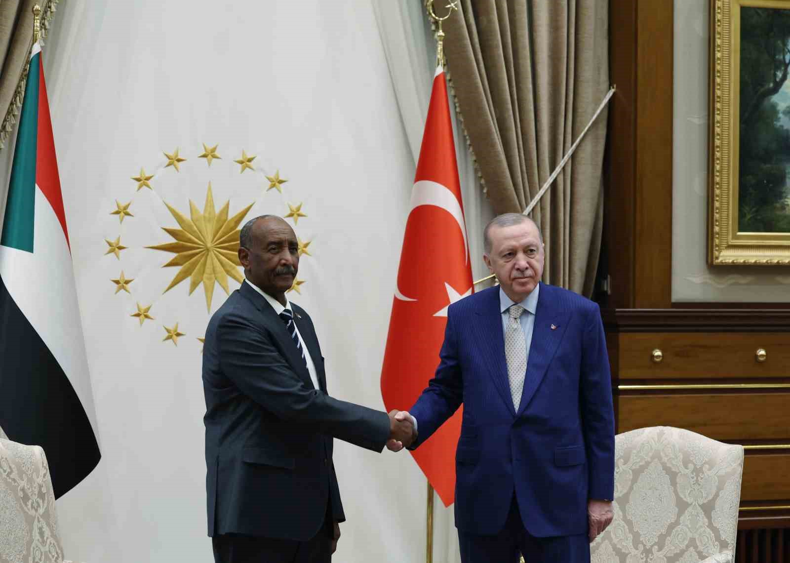 cumhurbaskani erdogan sudan egemenlik konseyi baskani el burhan ile gorustu 0 M3ymVdnT