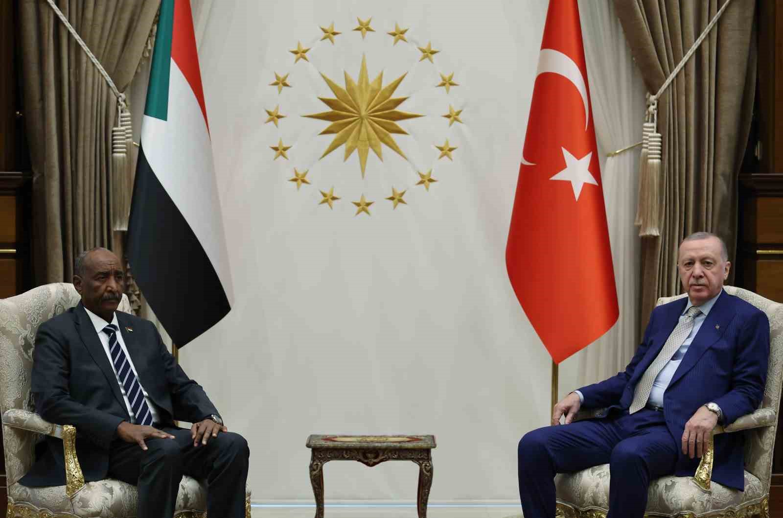 cumhurbaskani erdogan sudan egemenlik konseyi baskani el burhan ile gorustu 1 iA7w2pYI