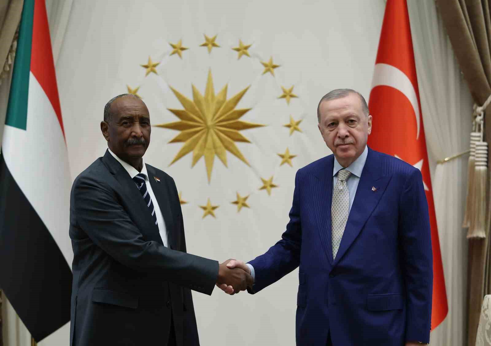 cumhurbaskani erdogan sudan egemenlik konseyi baskani el burhan ile gorustu 6 7wzgzc5R