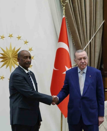 cumhurbaskani-erdogan-sudan-egemenlik-konseyi-baskani-el-burhan-ile-gorustu-6FB7SLsD.jpg