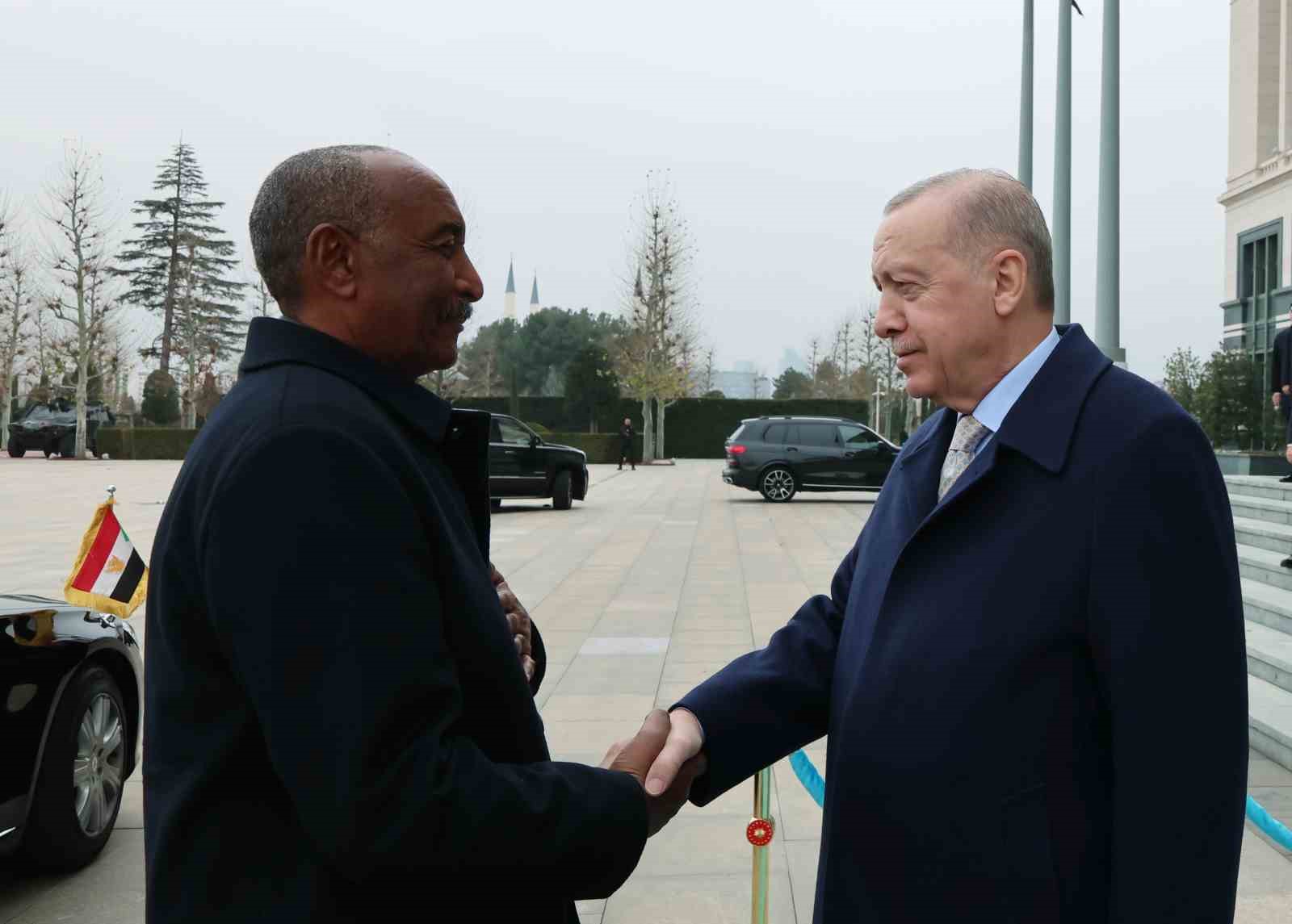 Cumhurbaşkanı Erdoğan, Sudan Egemenlik Konseyi Başkanı el Burhan’ı resmi törenle karşıladı 5 cumhurbaskani erdogan sudan egemenlik konseyi baskani el burhani resmi torenle karsiladi 1 V4ual9qM