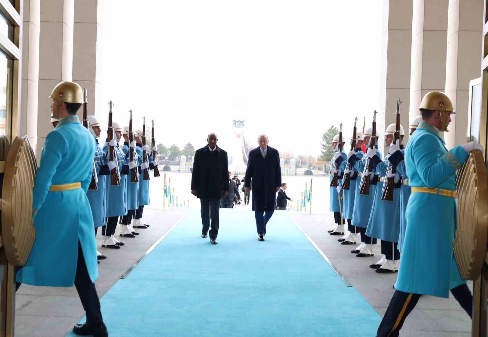 Cumhurbaşkanı Erdoğan, Sudan Egemenlik Konseyi Başkanı el Burhan’ı resmi törenle karşıladı 14 cumhurbaskani erdogan sudan egemenlik konseyi baskani el burhani resmi torenle karsiladi 10 FgvRnGsh