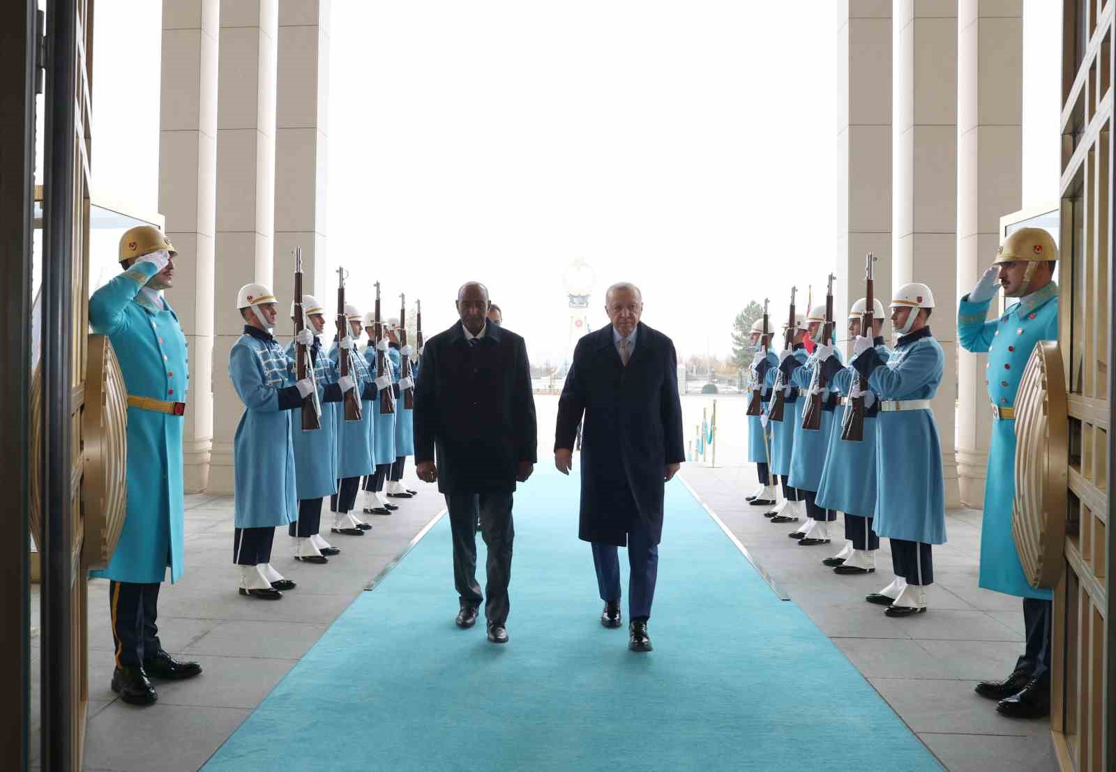 Cumhurbaşkanı Erdoğan, Sudan Egemenlik Konseyi Başkanı el Burhan’ı resmi törenle karşıladı 15 cumhurbaskani erdogan sudan egemenlik konseyi baskani el burhani resmi torenle karsiladi 11 W725LzP2