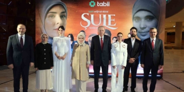 cumhurbaskani-erdogan-sule-senin-hikayen-dizisinin-galasina-katildi-YKKuFiWR.jpg