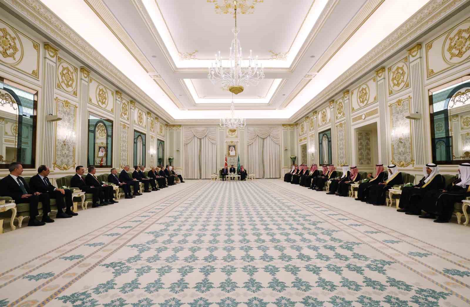 cumhurbaskani erdogan suudi arabistan veliaht prensi selman ile bir araya geldi 3 UgWwti6G