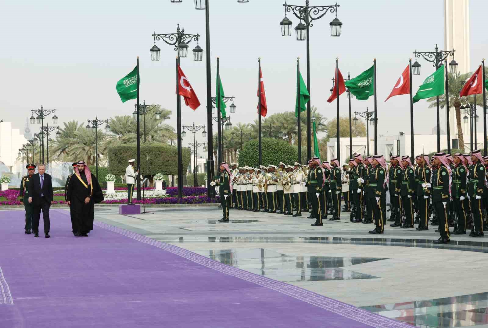 cumhurbaskani erdogan suudi arabistanda resmi torenle karsilandi 1 OpZzaFDc