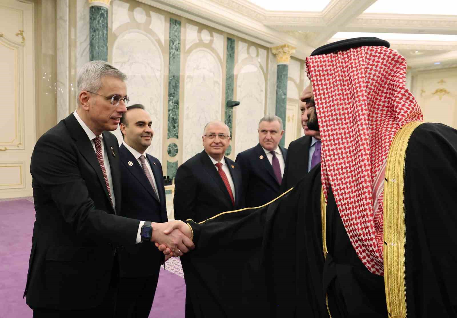 cumhurbaskani erdogan suudi arabistanda resmi torenle karsilandi 13
