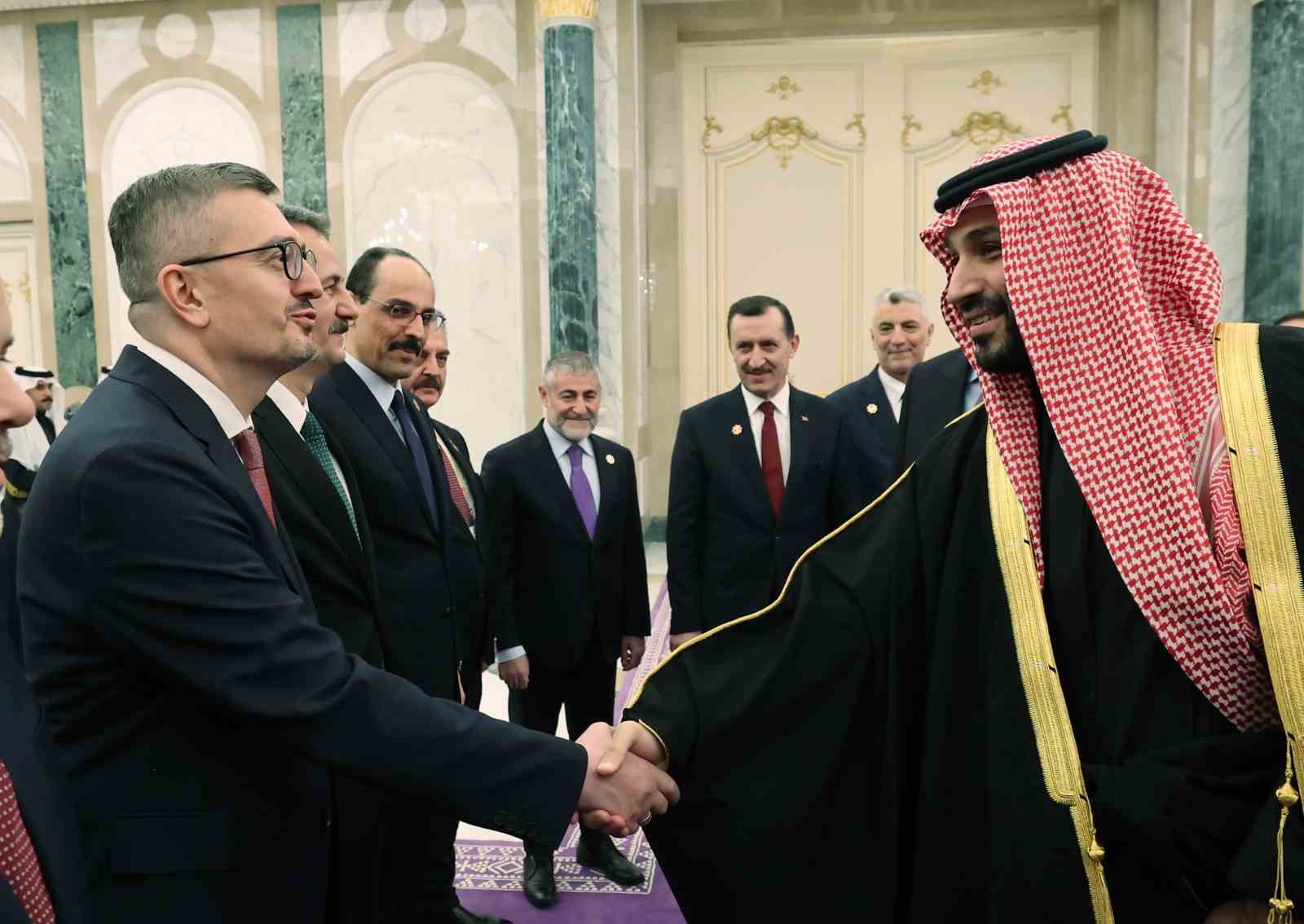 cumhurbaskani erdogan suudi arabistanda resmi torenle karsilandi 17 3ijkI8UL