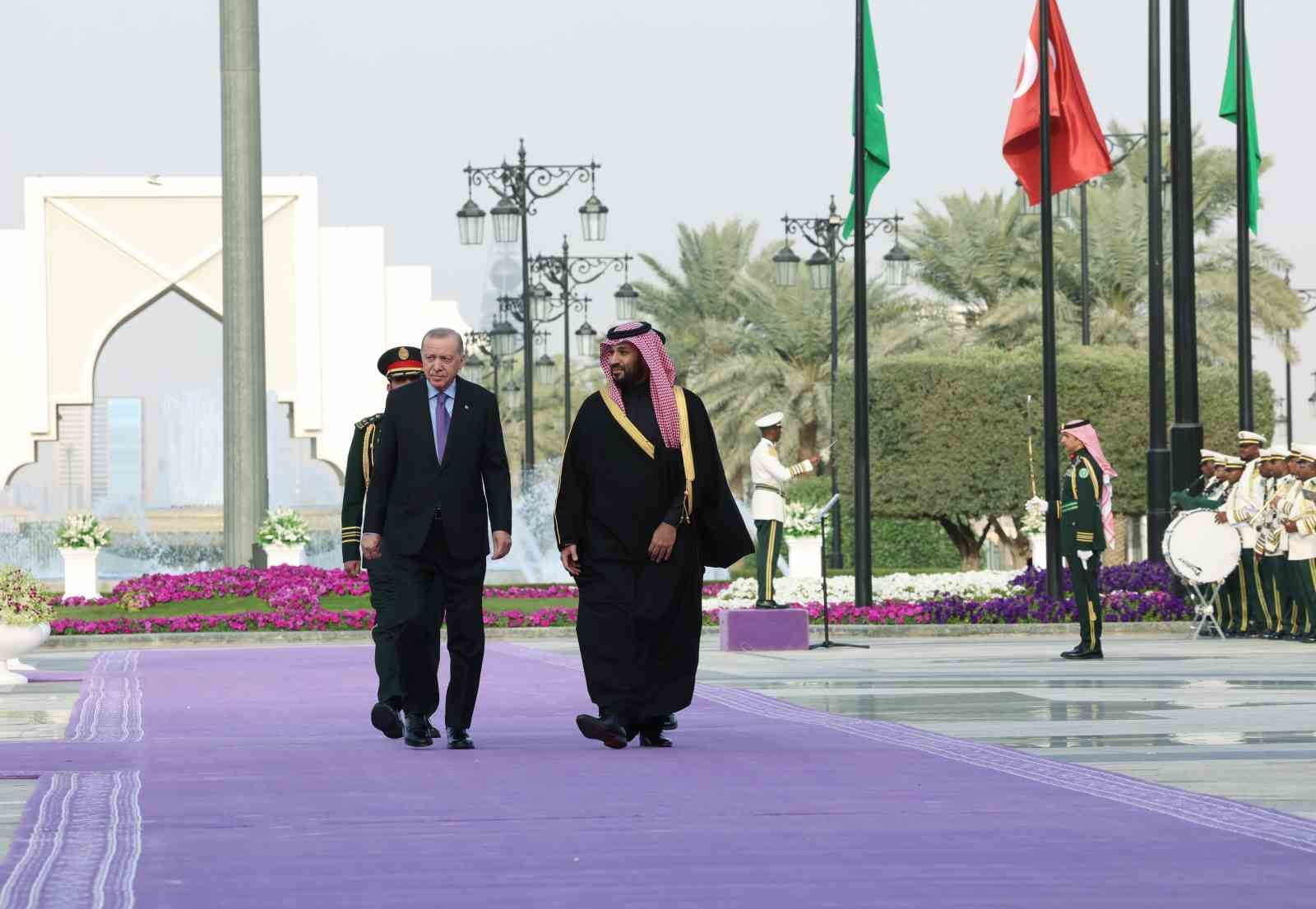 cumhurbaskani erdogan suudi arabistanda resmi torenle karsilandi 2 J1vyelEJ