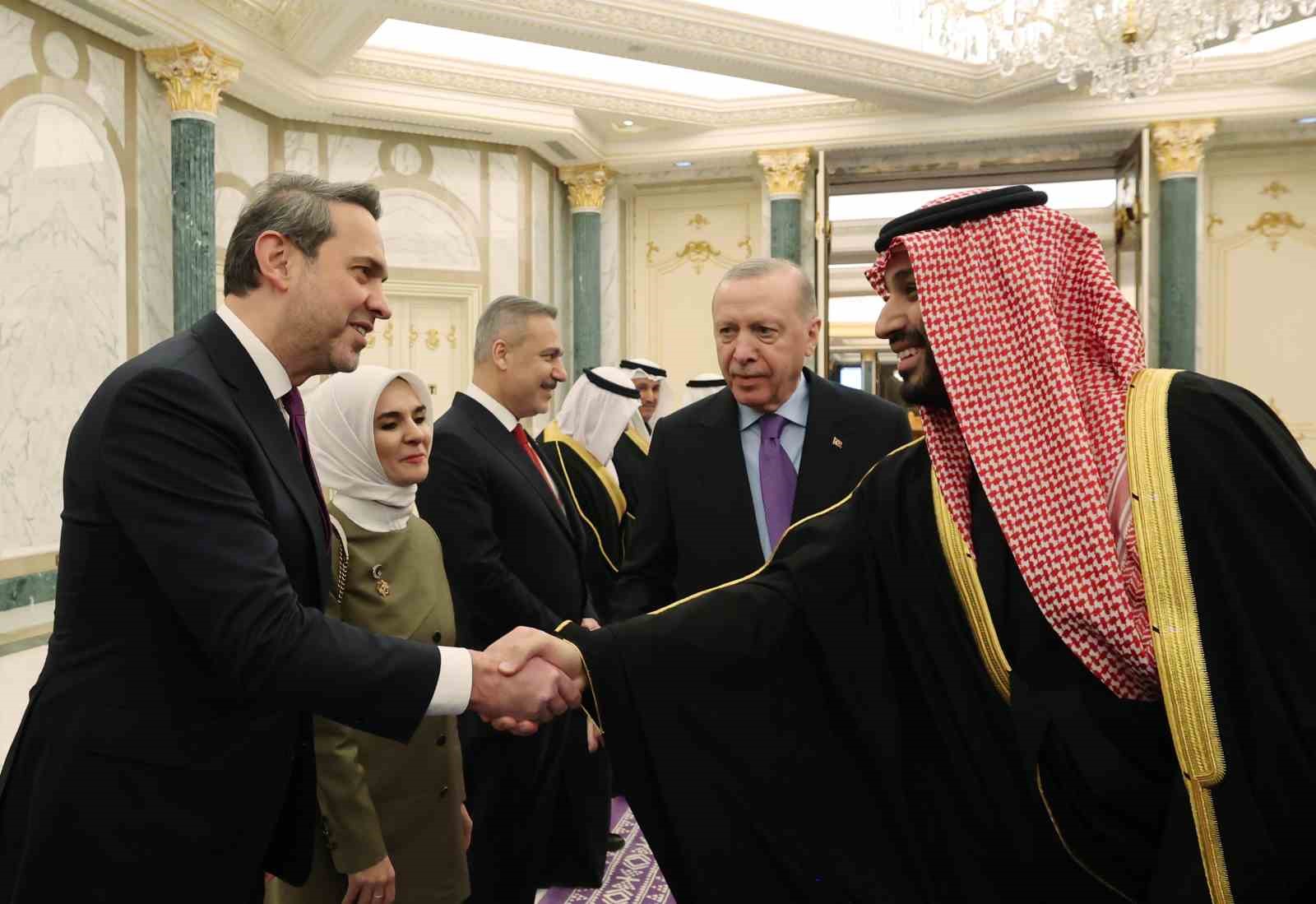 cumhurbaskani erdogan suudi arabistanda resmi torenle karsilandi 8 wGHQmlSH