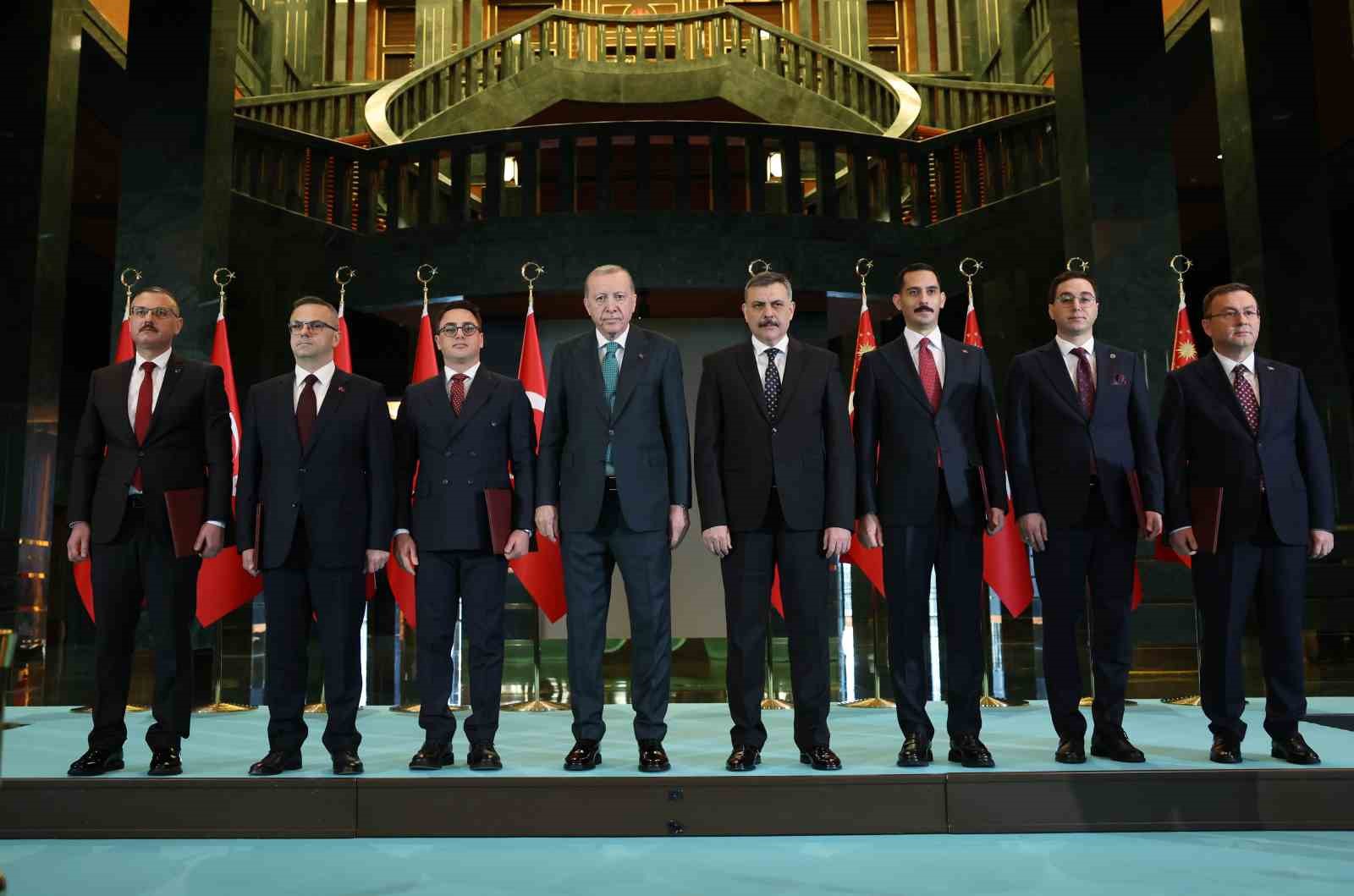 cumhurbaskani erdogan terorsuz turkiye surecini sabote etmek isteyen karanlik odaklara ragmen 16 aydir basariyla Ng2yE95E