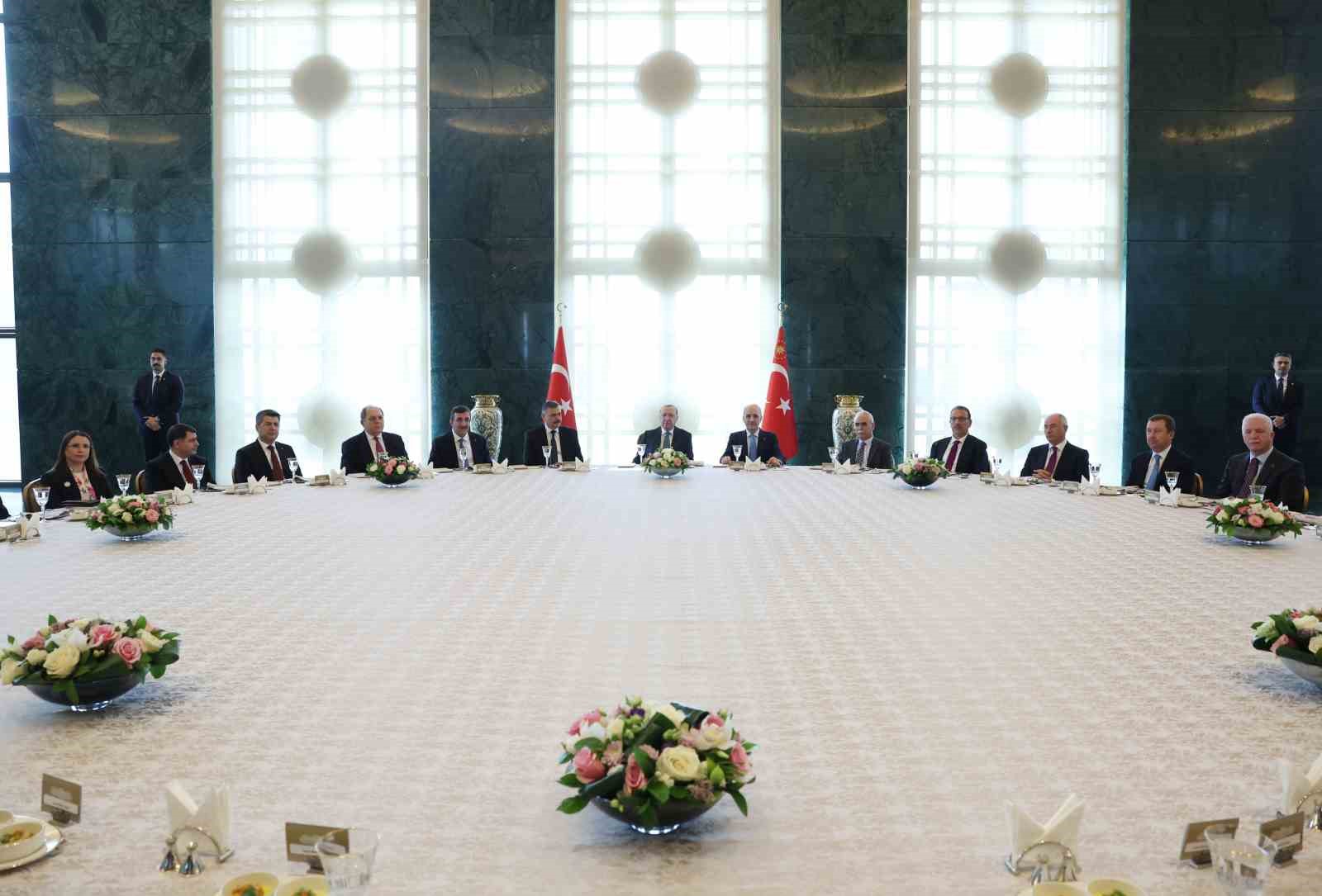 cumhurbaskani erdogan terorsuz turkiye surecini sabote etmek isteyen karanlik odaklara ragmen 16 aydir basariyla w2Fd3reG