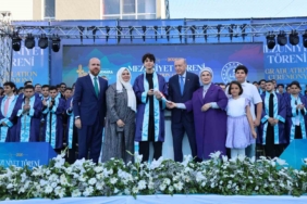cumhurbaskani-erdogan-torunu-omer-tayyip-erdogana-diplomasini-takdim-etti-GLf1utqf.jpg