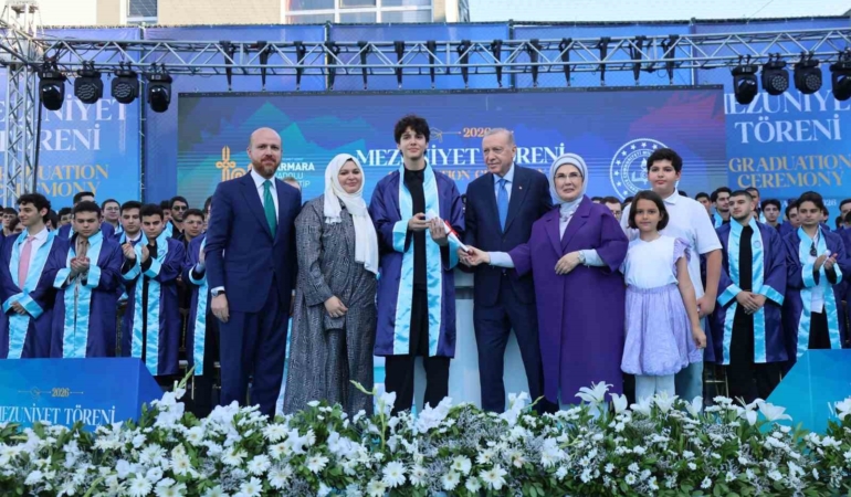 cumhurbaskani-erdogan-torunu-omer-tayyip-erdogana-diplomasini-takdim-etti-GLf1utqf.jpg