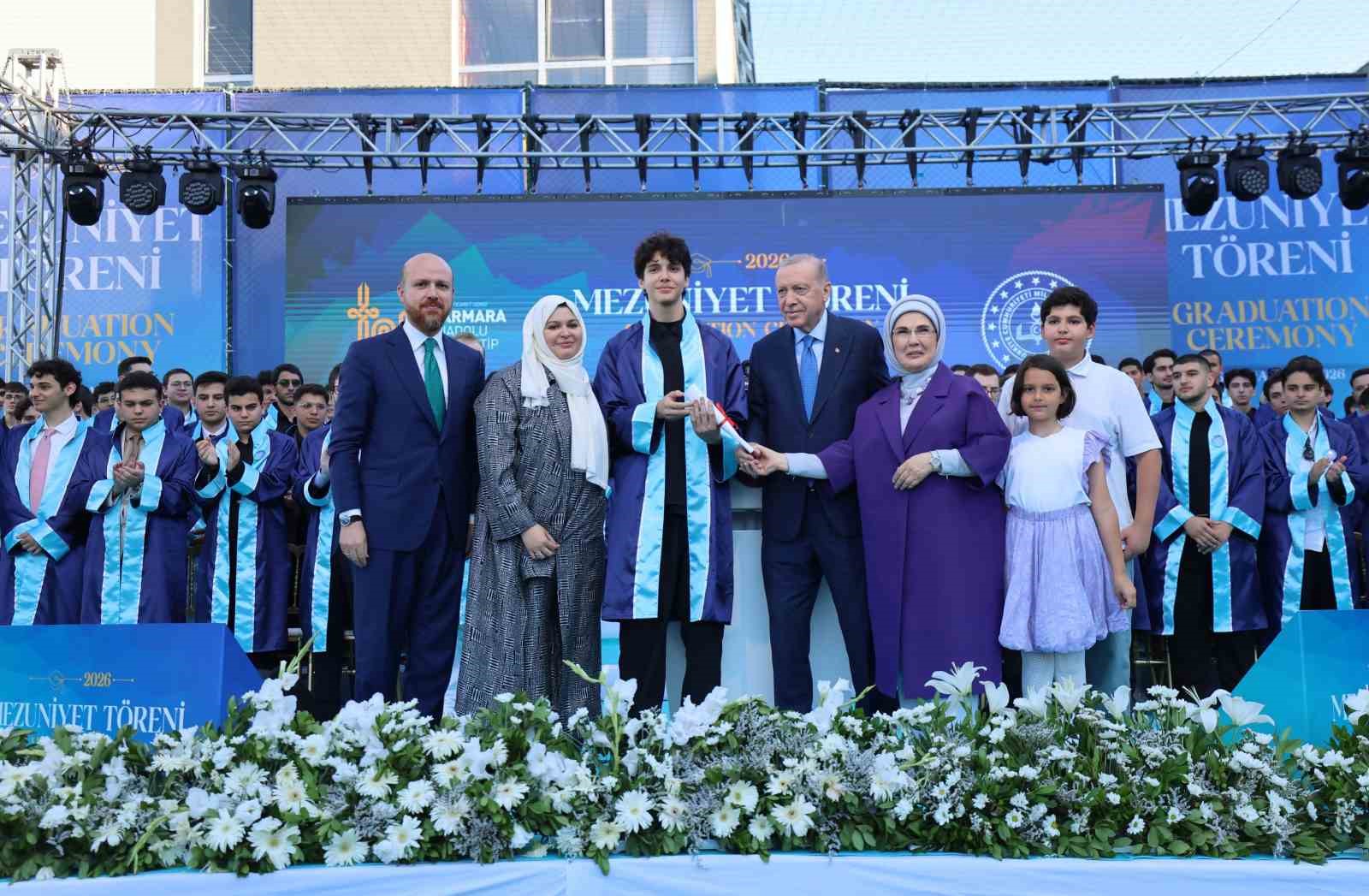 cumhurbaskani-erdogan-torunu-omer-tayyip-erdogana-diplomasini-takdim-etti-GLf1utqf.jpg
