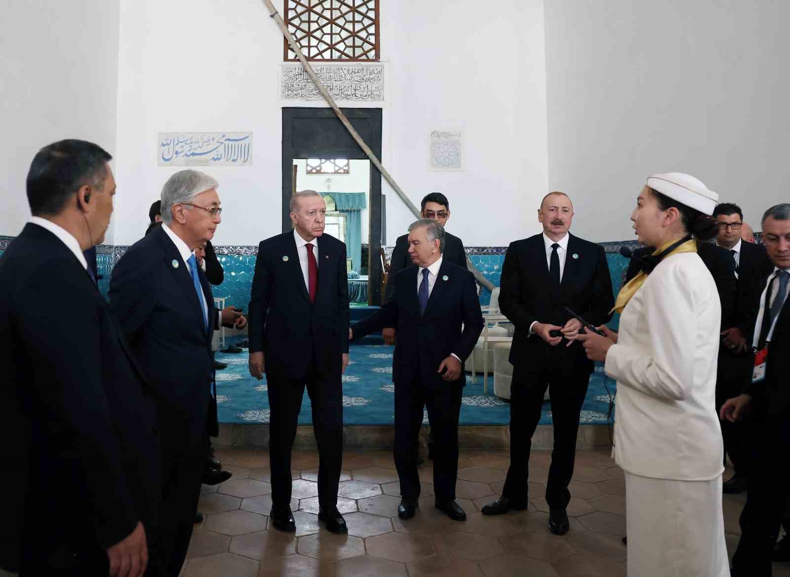 cumhurbaskani erdogan turkistanda kulturel geziye katildi 1 cHCzBM7E