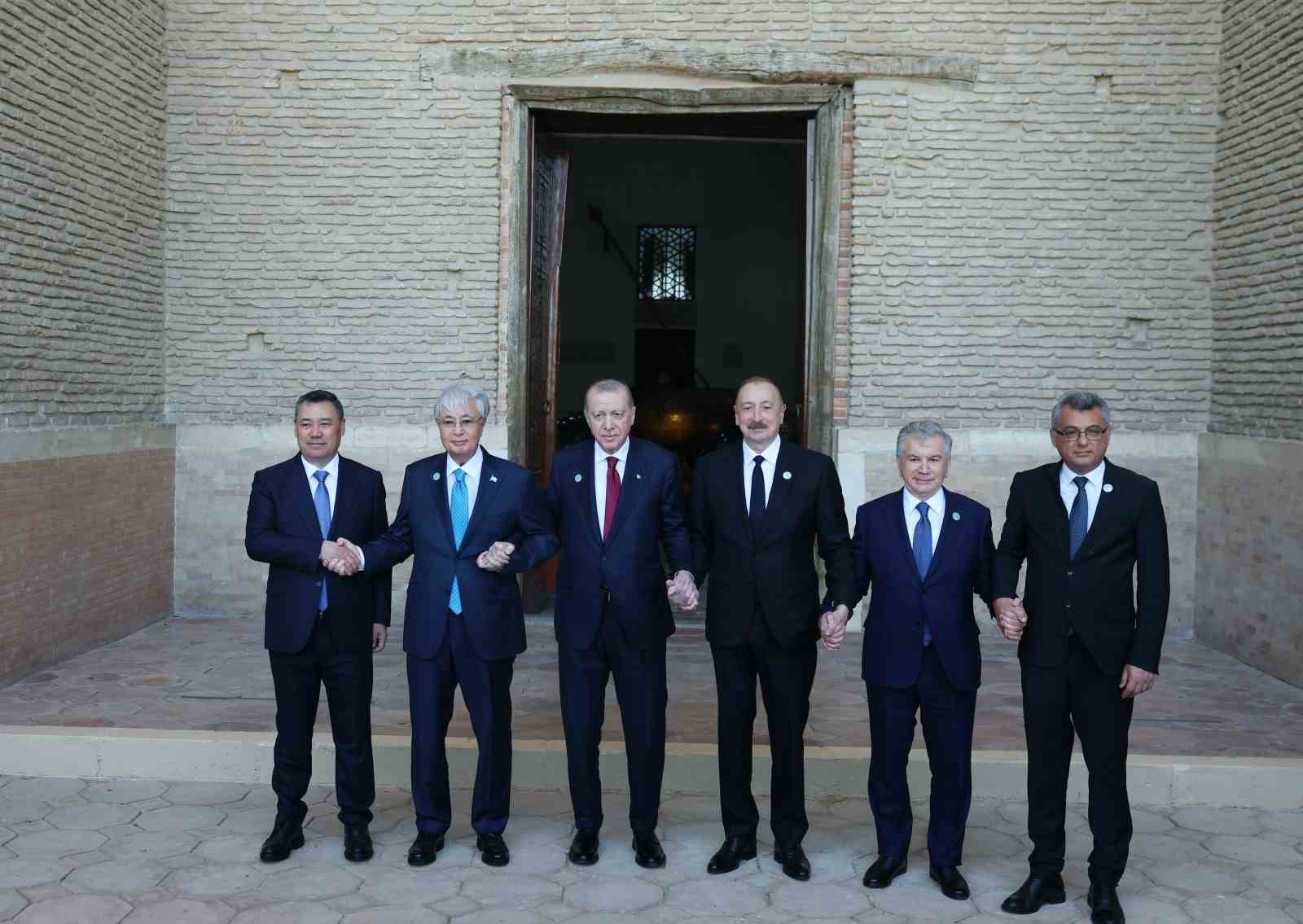 cumhurbaskani erdogan turkistanda kulturel geziye katildi 2