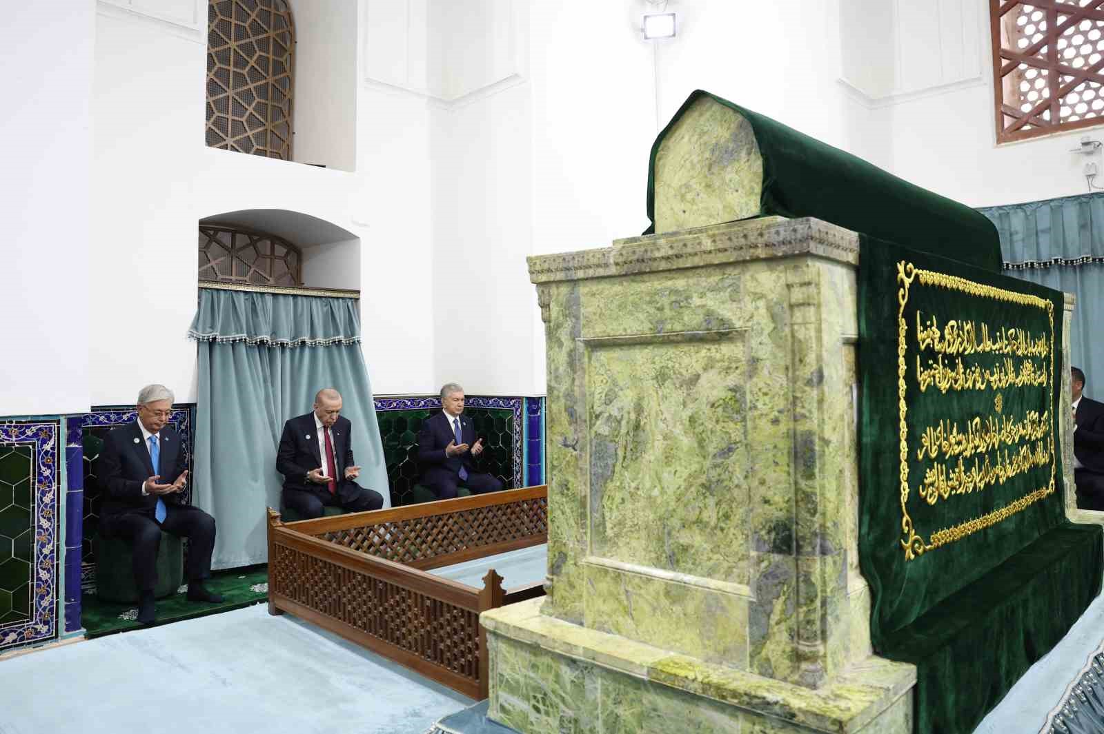 cumhurbaskani erdogan turkistanda kulturel geziye katildi 3 BpLKTqKn