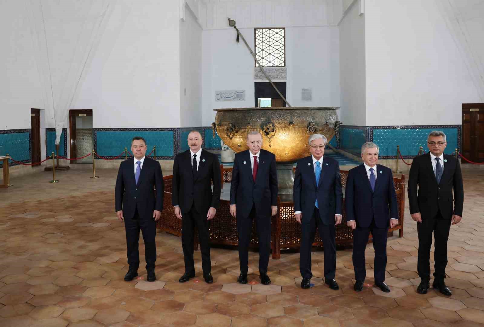 cumhurbaskani erdogan turkistanda kulturel geziye katildi 5 wchQufOP