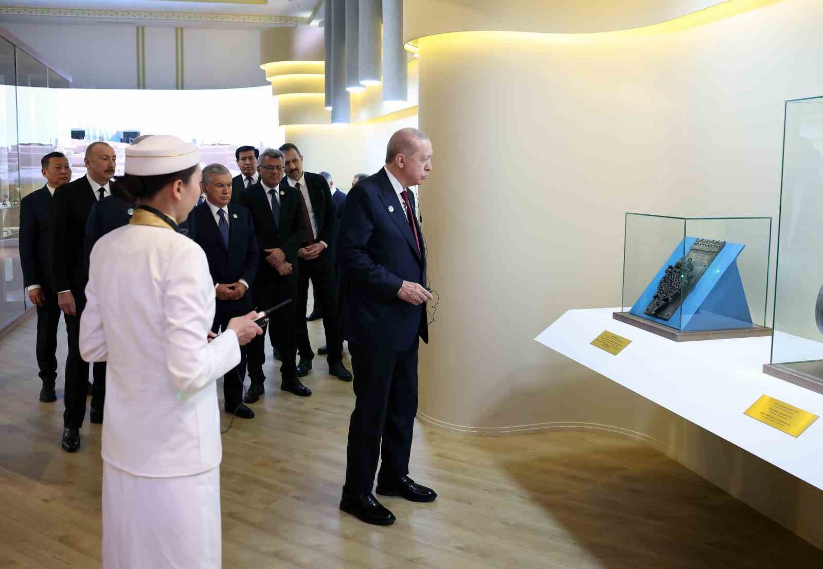cumhurbaskani erdogan turkistanda kulturel geziye katildi 6 fTrLcHGv