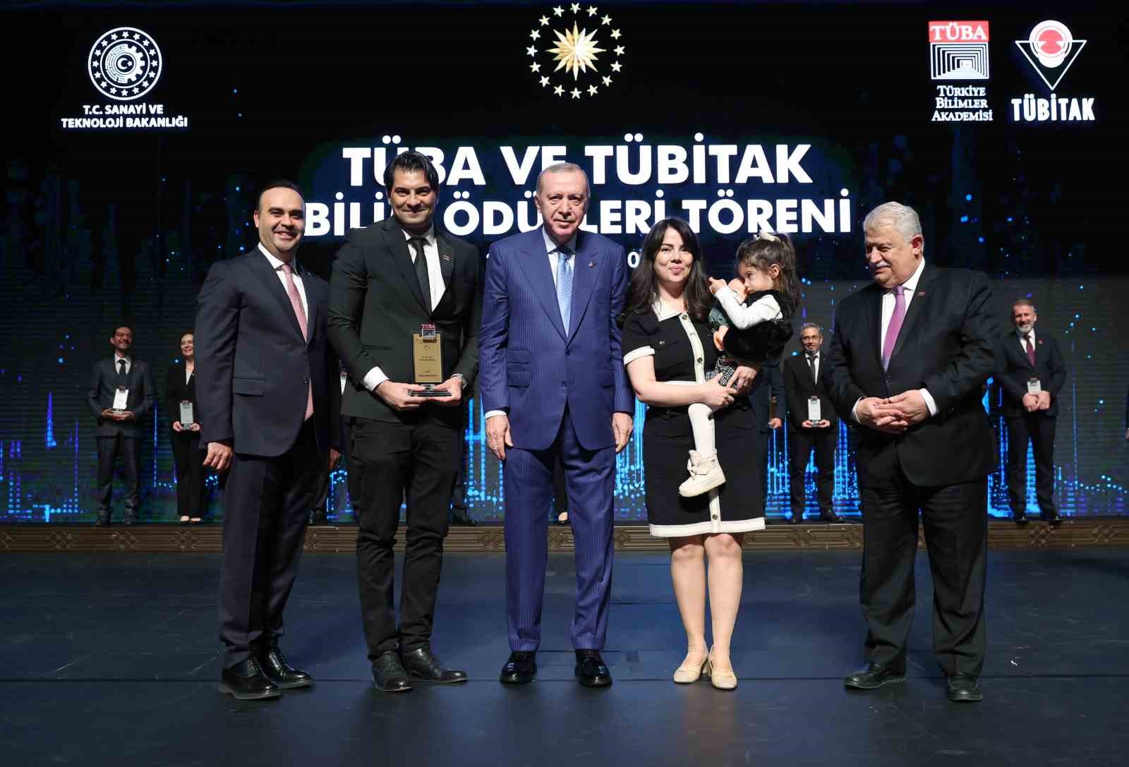 Cumhurbaşkanı Erdoğan: "Türkiye bölgesinin veri üssü konumuna gelecektir" 14 cumhurbaskani erdogan turkiye bolgesinin veri ussu konumuna gelecektir 10 UKMrd9QH