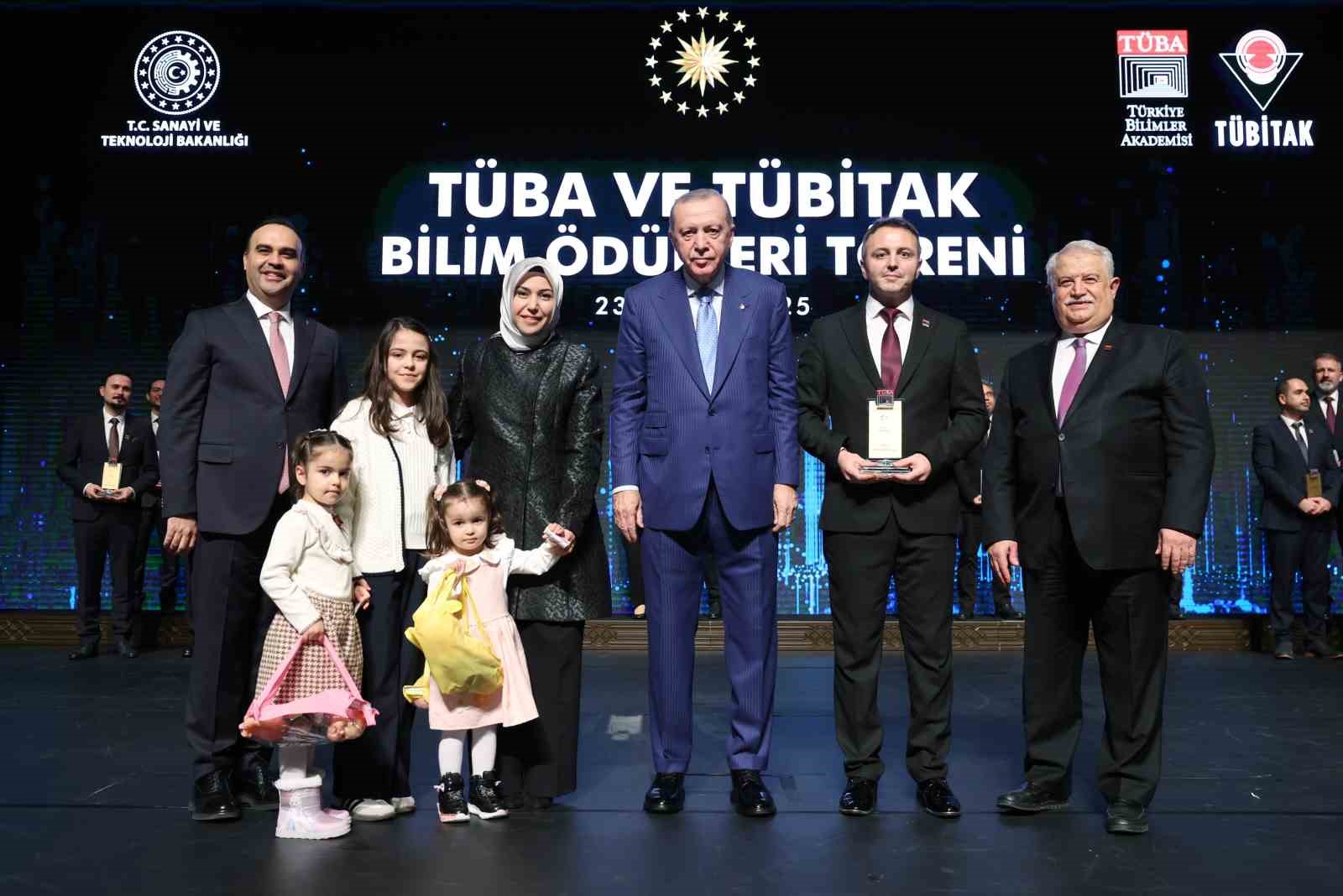 Cumhurbaşkanı Erdoğan: "Türkiye bölgesinin veri üssü konumuna gelecektir" 16 cumhurbaskani erdogan turkiye bolgesinin veri ussu konumuna gelecektir 12 j6fQ4pyl