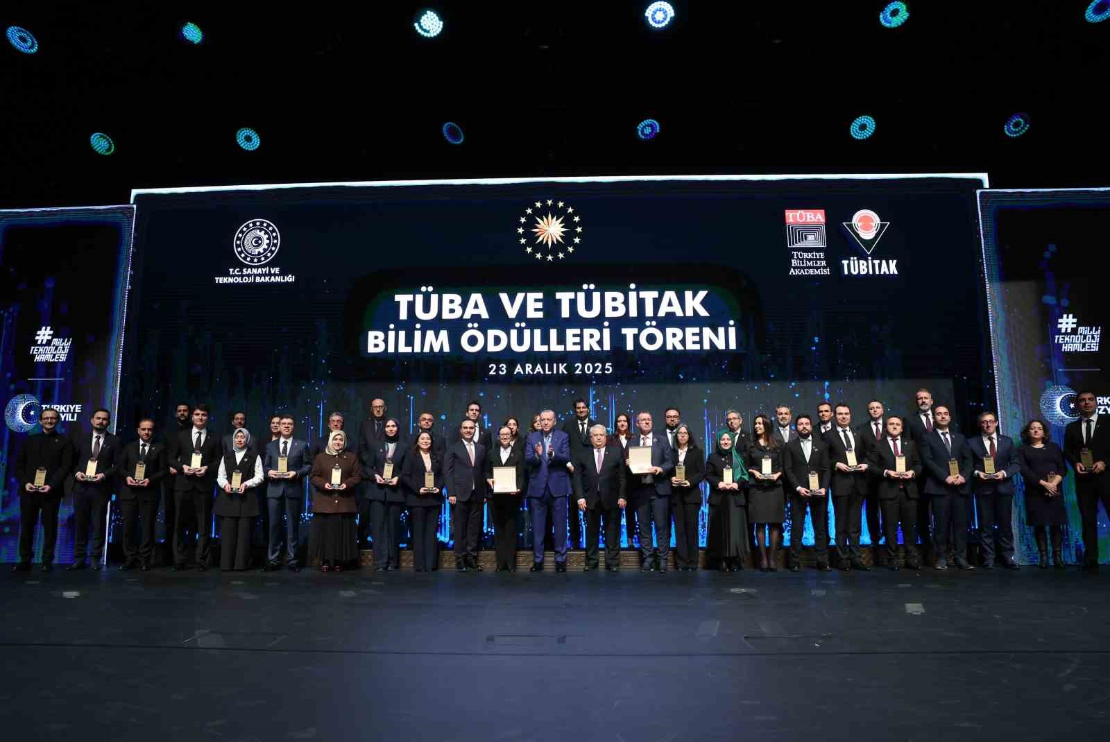 Cumhurbaşkanı Erdoğan: "Türkiye bölgesinin veri üssü konumuna gelecektir" 19 cumhurbaskani erdogan turkiye bolgesinin veri ussu konumuna gelecektir 15