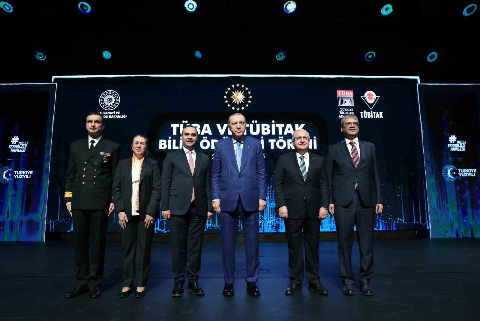 Cumhurbaşkanı Erdoğan: "Türkiye bölgesinin veri üssü konumuna gelecektir" 8 cumhurbaskani erdogan turkiye bolgesinin veri ussu konumuna gelecektir 4 MDyMfZBZ